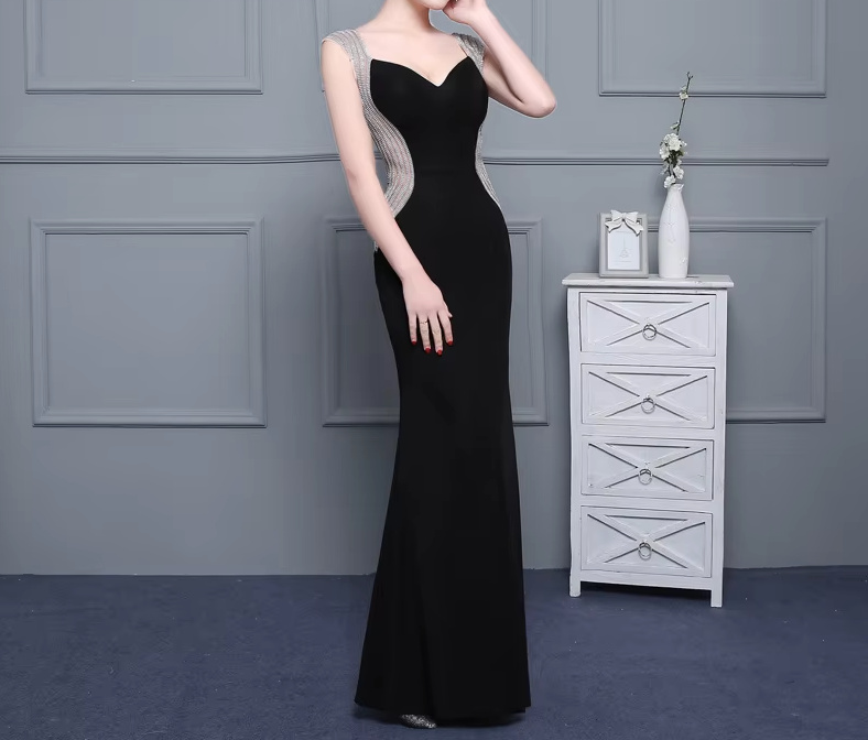 Elegantes Fit and Flare Abendkleid Domenica in Schwarz mit Glitzer Pailletten