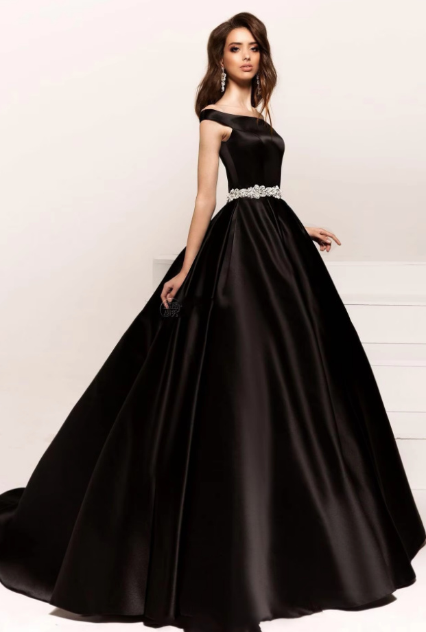 Elegantes Satin A Linie Abendkleid Danica in Schwarz